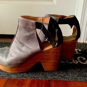 EUC Free People Amber Orchard Clog, blue, size 8